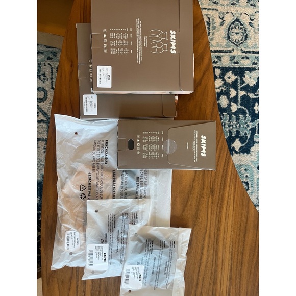 SKIMS *SET* FITS EVERYBODY LACE STRING THONG in ONYX & ONYX BLOOD - Picture 8 of 9